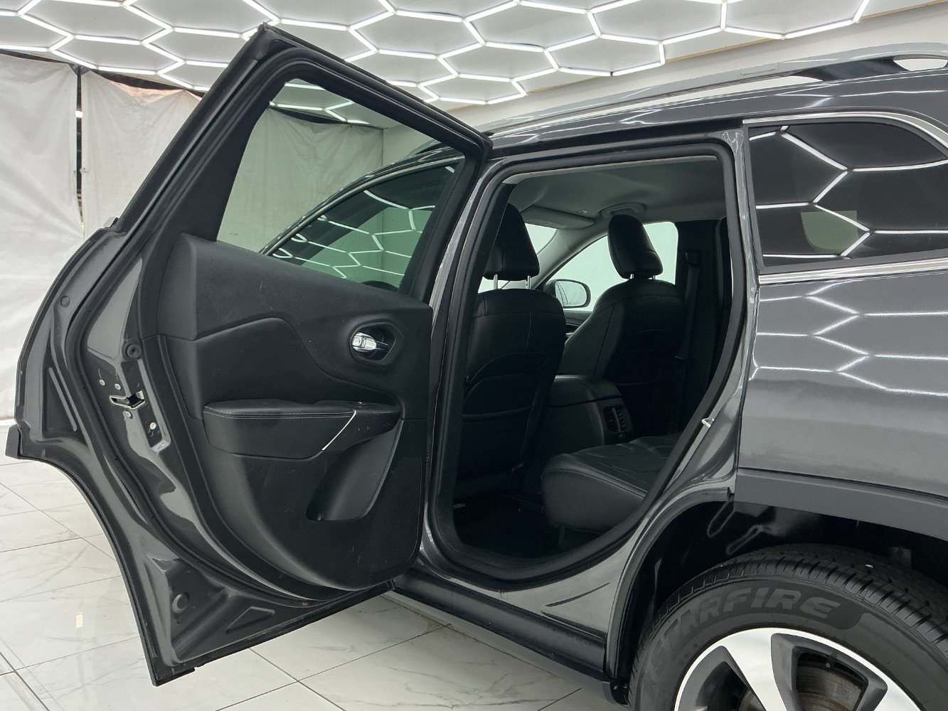 Used 2019 Jeep Cherokee Limited AWD/4WD image 22