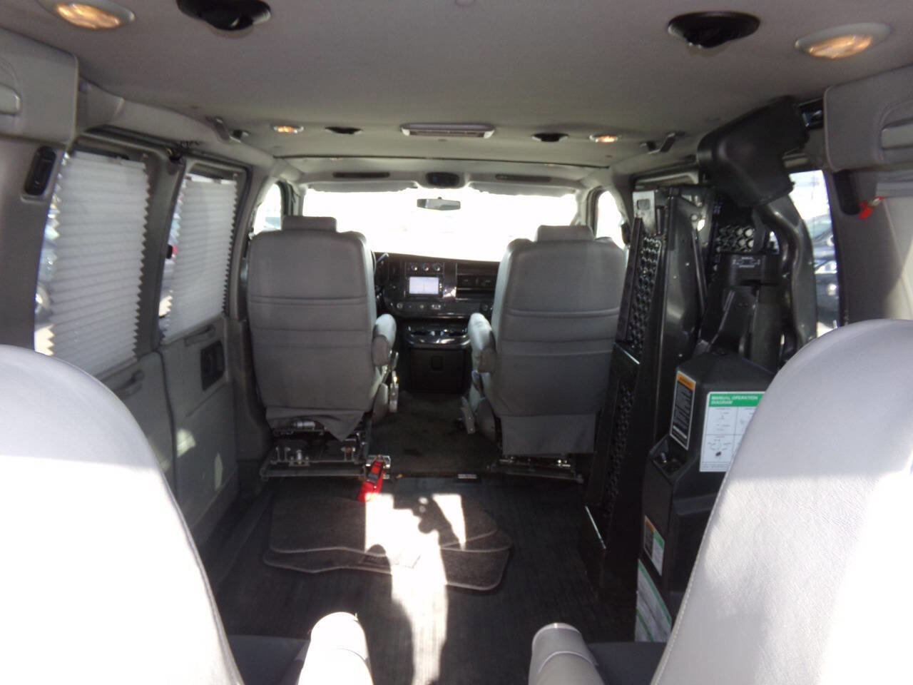 Used 2010 GMC Savana 1500 w/ Preferred Equipment Group image 21