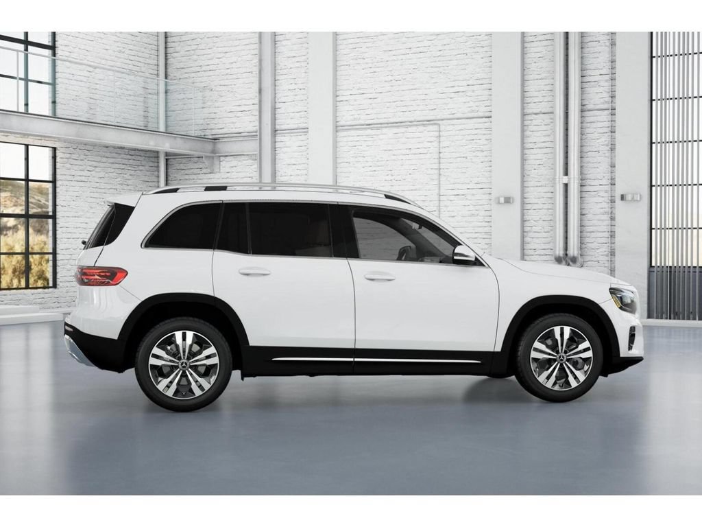 Used 2025 Mercedes-Benz GLB 250 4MATIC image 17