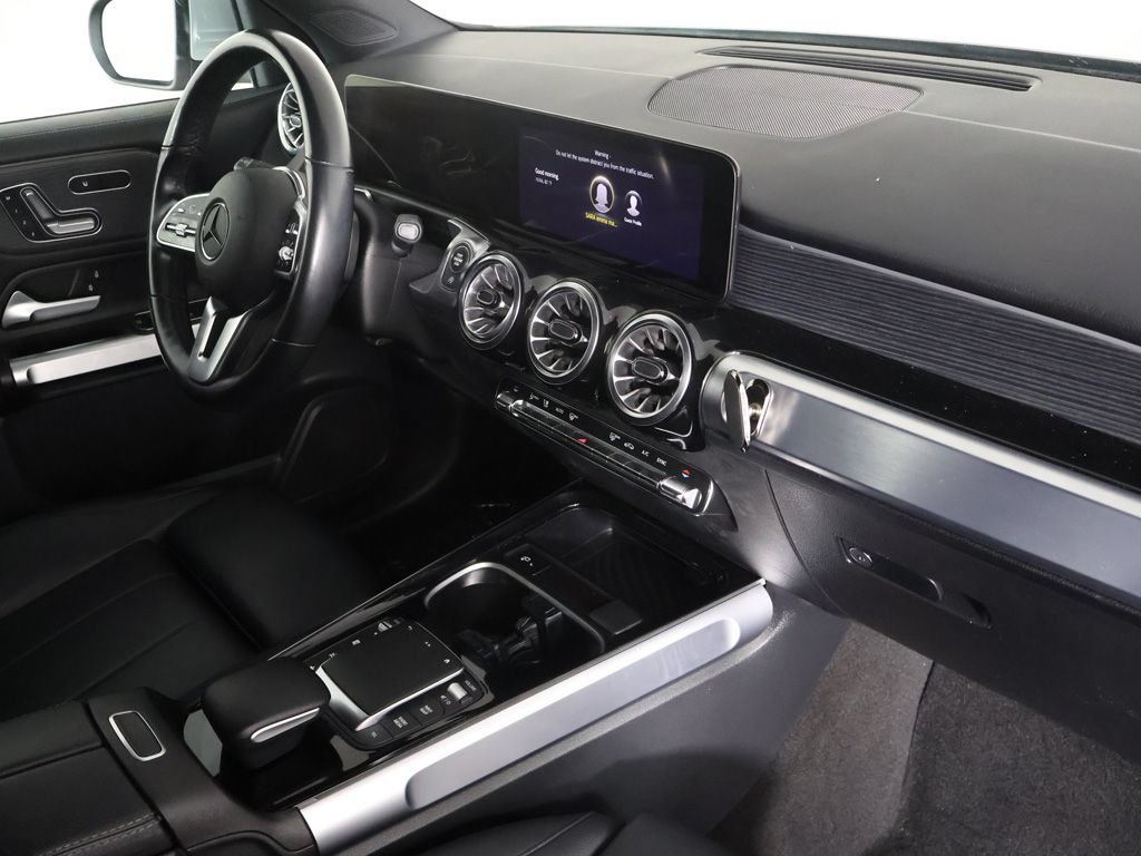 Used 2023 Mercedes-Benz GLB 250 4MATIC w/ Premium Package image 26
