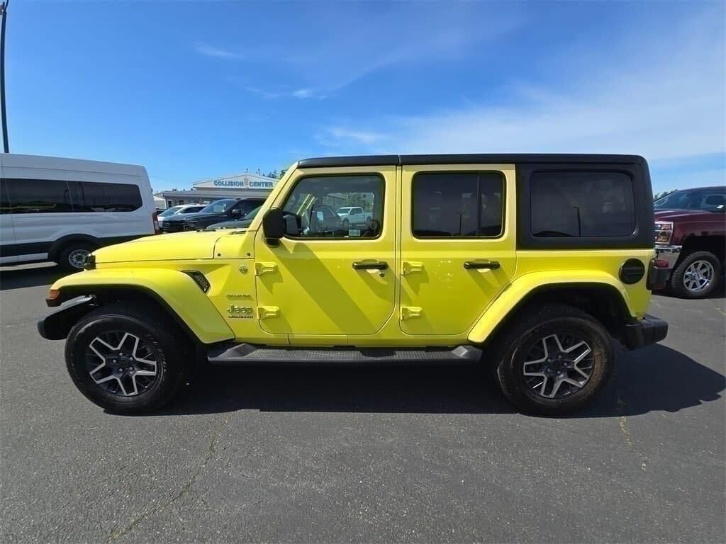 Used 2024 Jeep Wrangler Sahara image 8