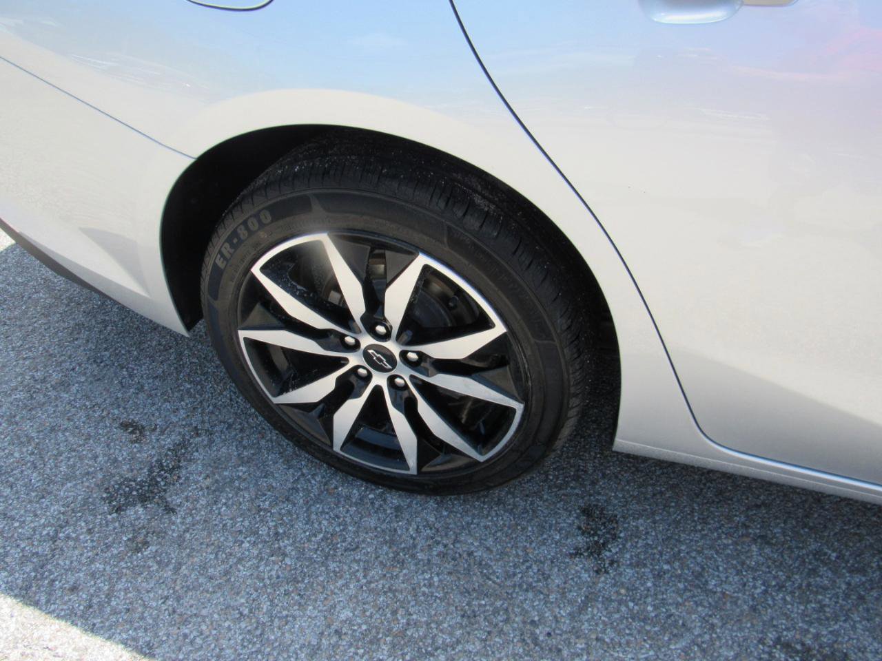 Used 2021 Chevrolet Malibu RS FWD image 4