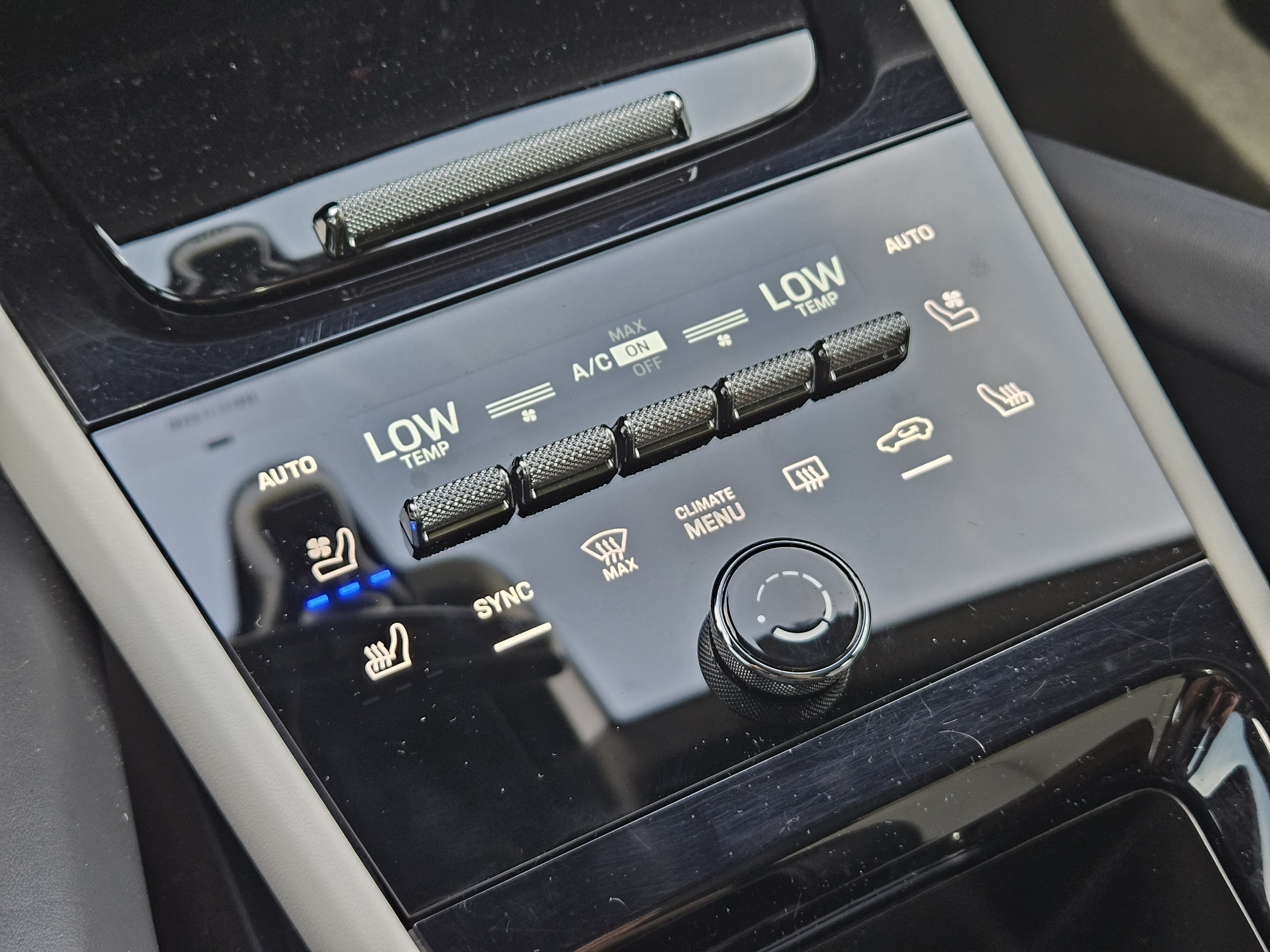 Certified 2025 Porsche Cayenne GTS AWD/4WD image 19