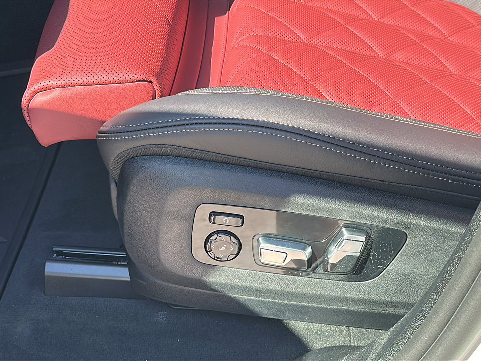 New 2026 BMW X6 xDrive40i w/ Climate Comfort Package image 12