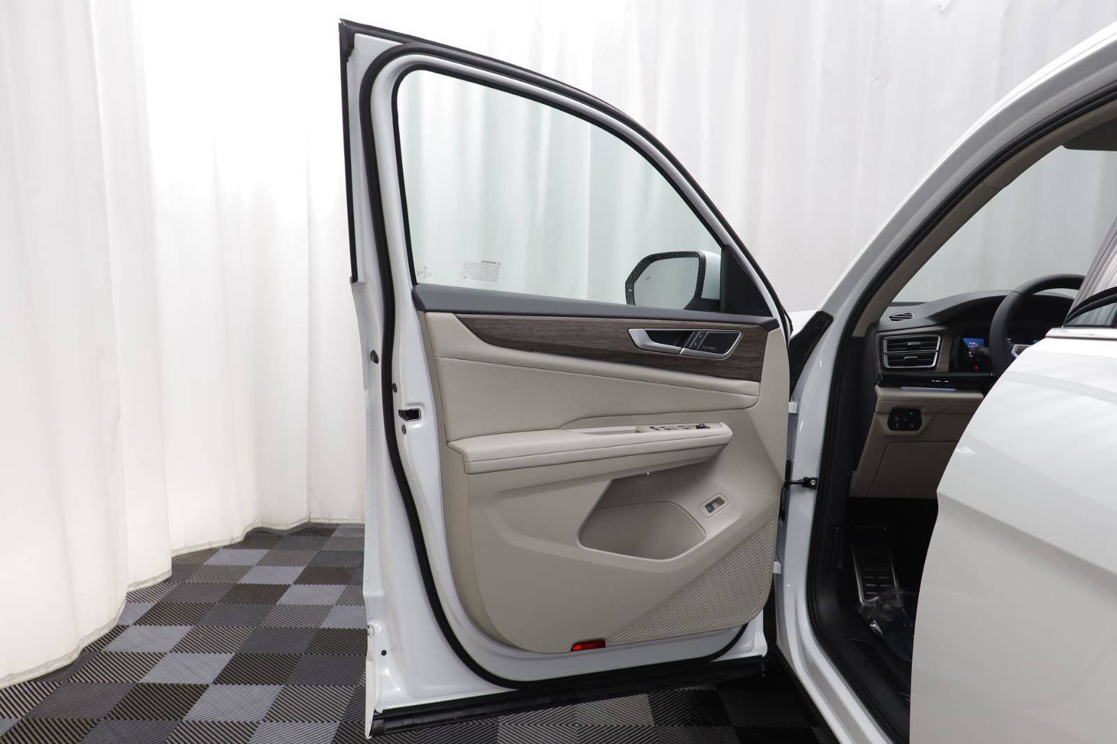 New 2026 Volkswagen Atlas SEL Premium R-Line image 4