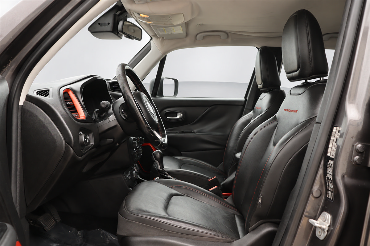 Used 2018 Jeep Renegade Trailhawk AWD/4WD image 25