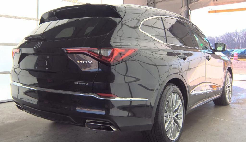 Used 2023 Acura MDX SH-AWD w/ Advance Package image 3