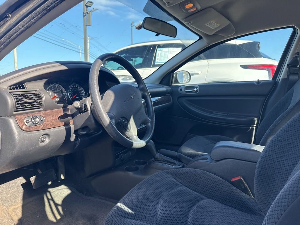 Used 2004 Chrysler Sebring LXi image 5