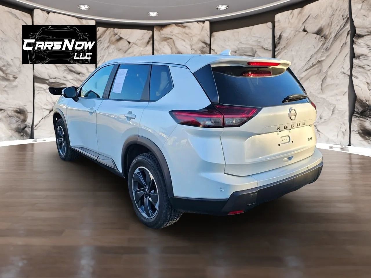 Used 2024 Nissan Rogue SV image 5