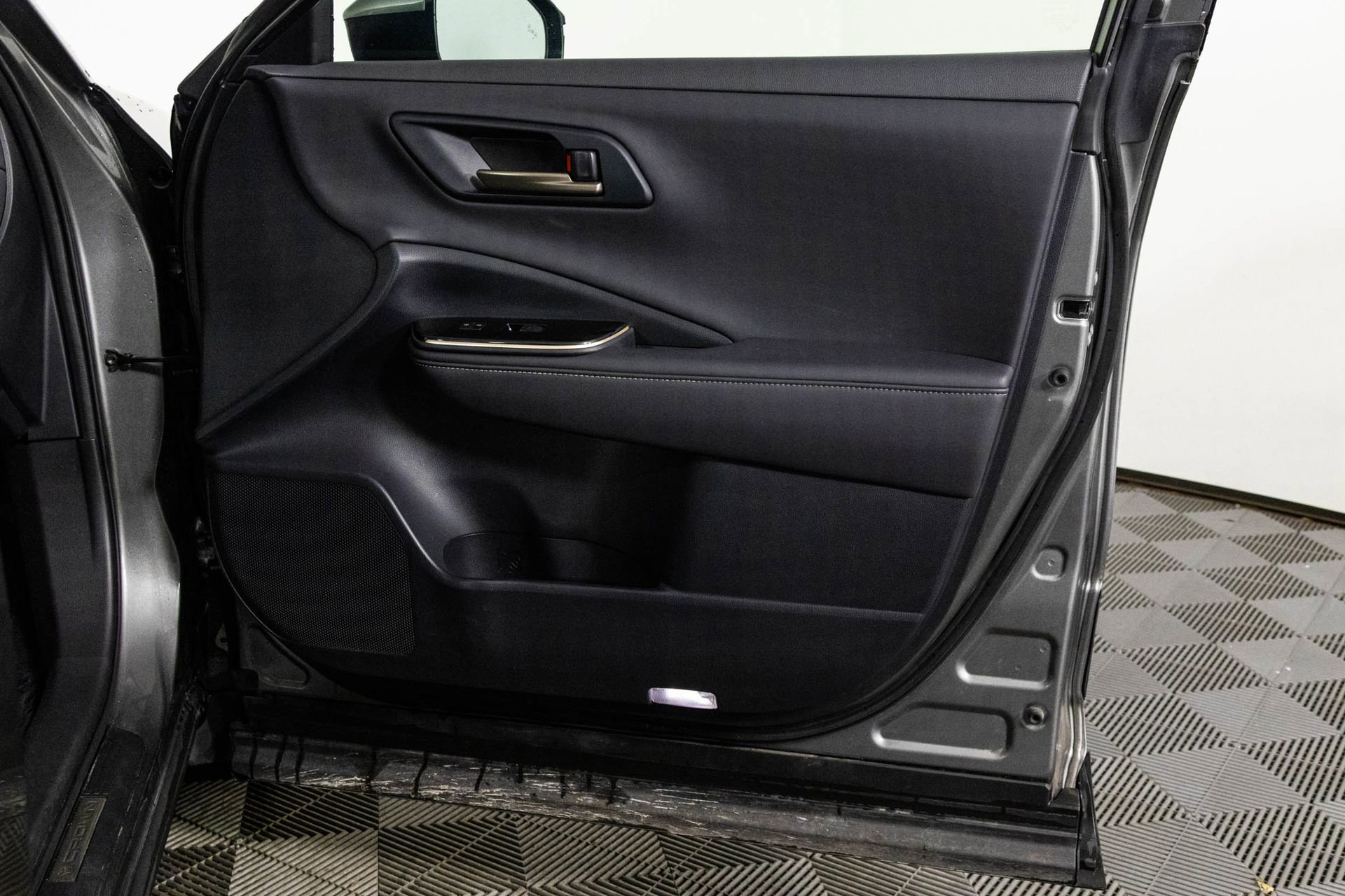 Used 2024 Toyota Crown Platinum image 39