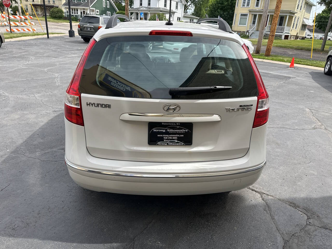 Used 2012 Hyundai Elantra w/ Preferred Pkg FWD image 3