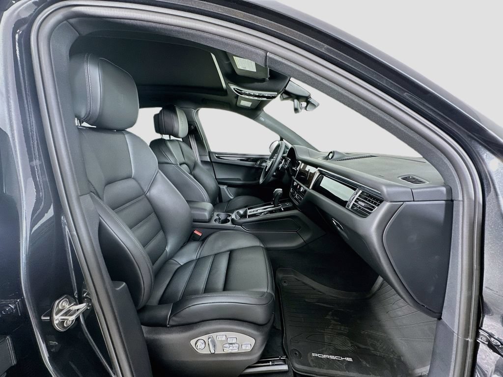 Certified 2026 Porsche Macan AWD/4WD image 31