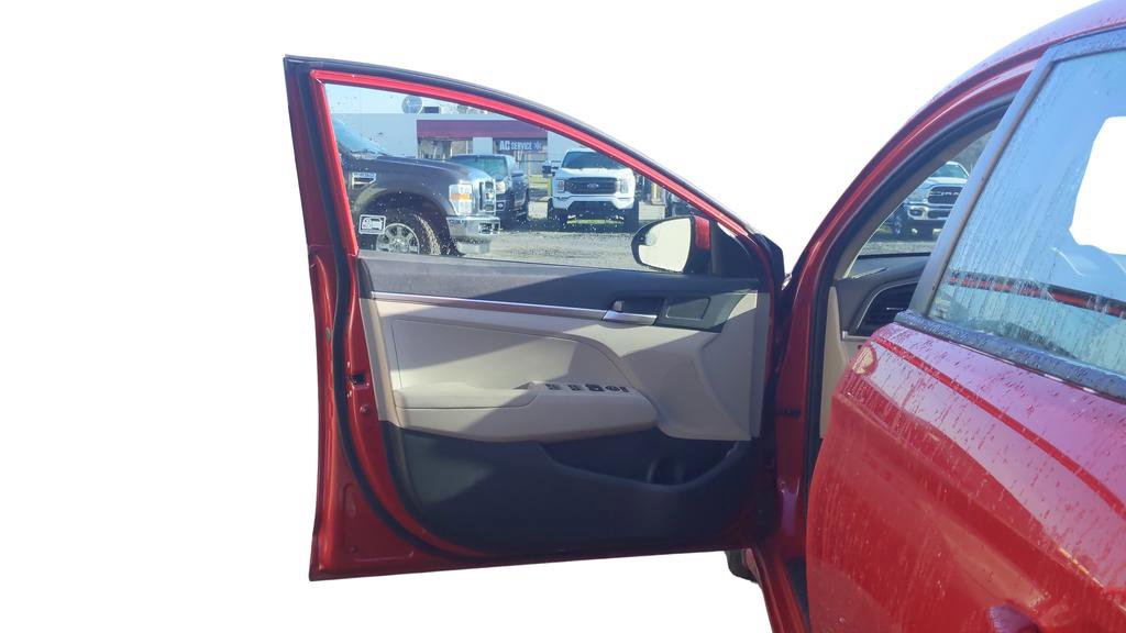 Used 2020 Hyundai Elantra SE image 15