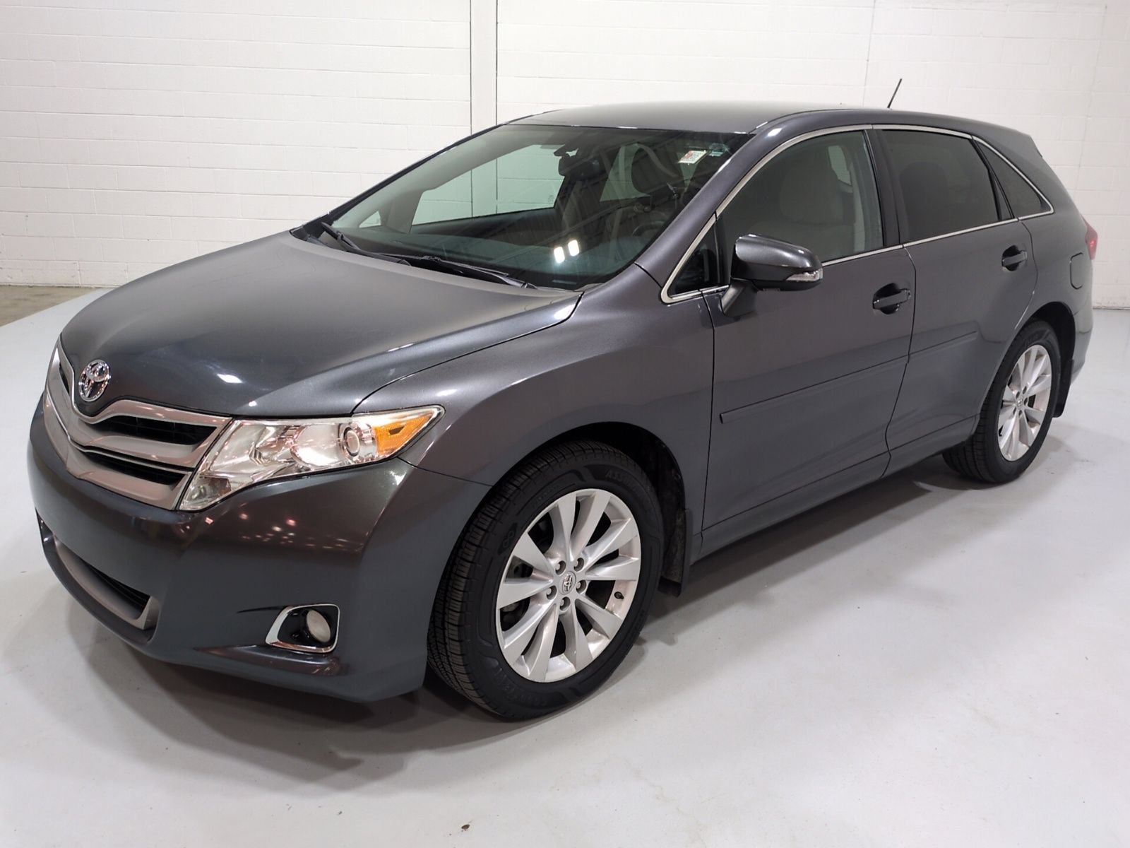 Used 2015 Toyota Venza LE FWD image 7
