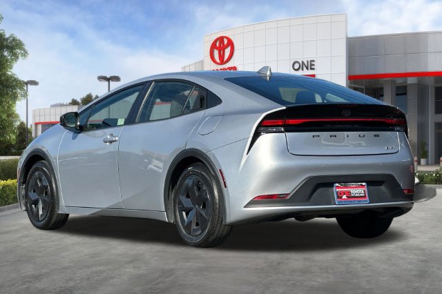 Certified 2025 Toyota Prius LE FWD image 7