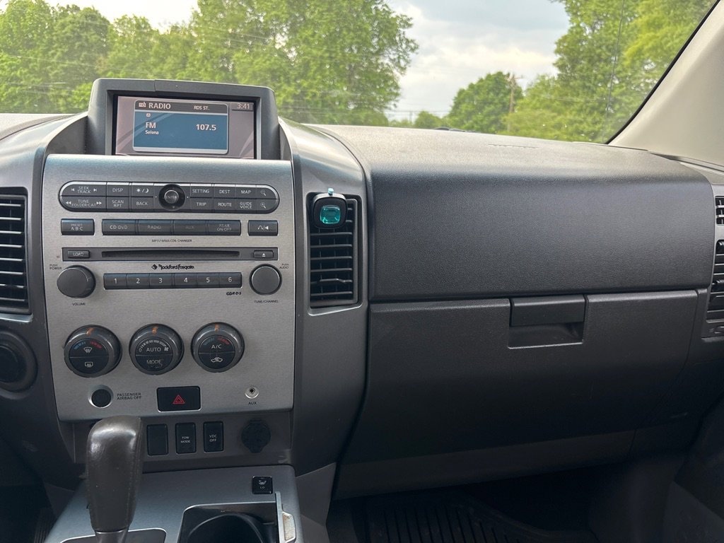 Used 2007 Nissan Titan LE w/ Nissan Navigation Pkg RWD image 12