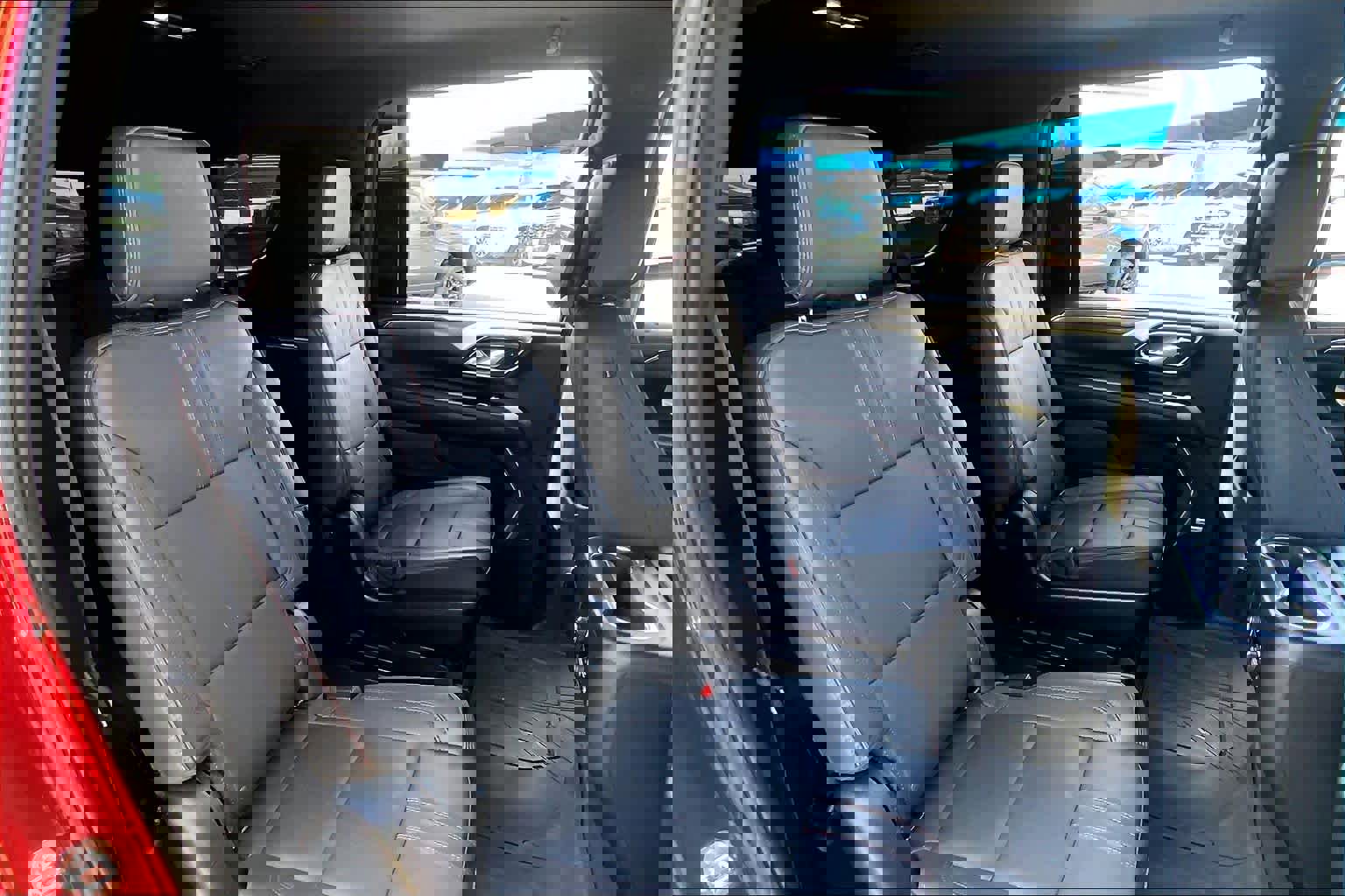 Used 2023 Chevrolet Suburban RST w/ Luxury Package image 20