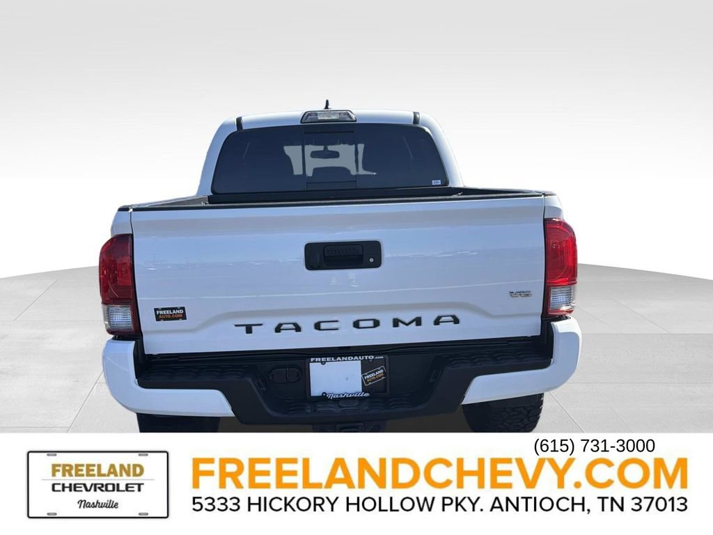 Used 2017 Toyota Tacoma TRD Sport w/ Tow Package (A/T) image 4