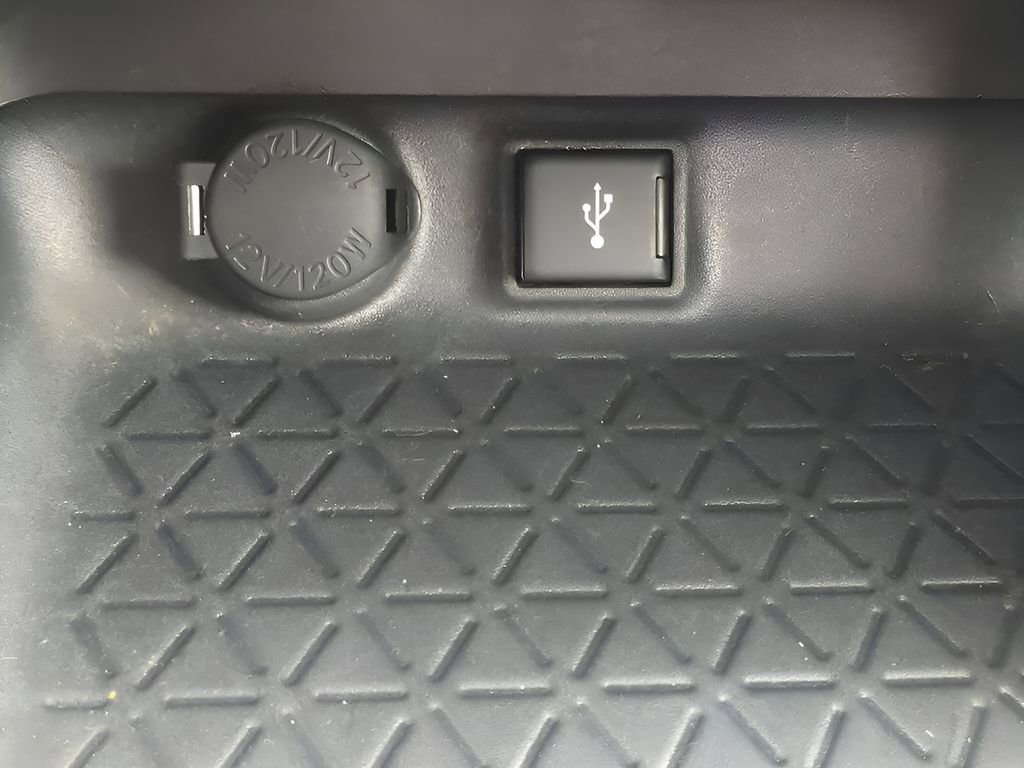 Used 2021 Toyota RAV4 LE image 27