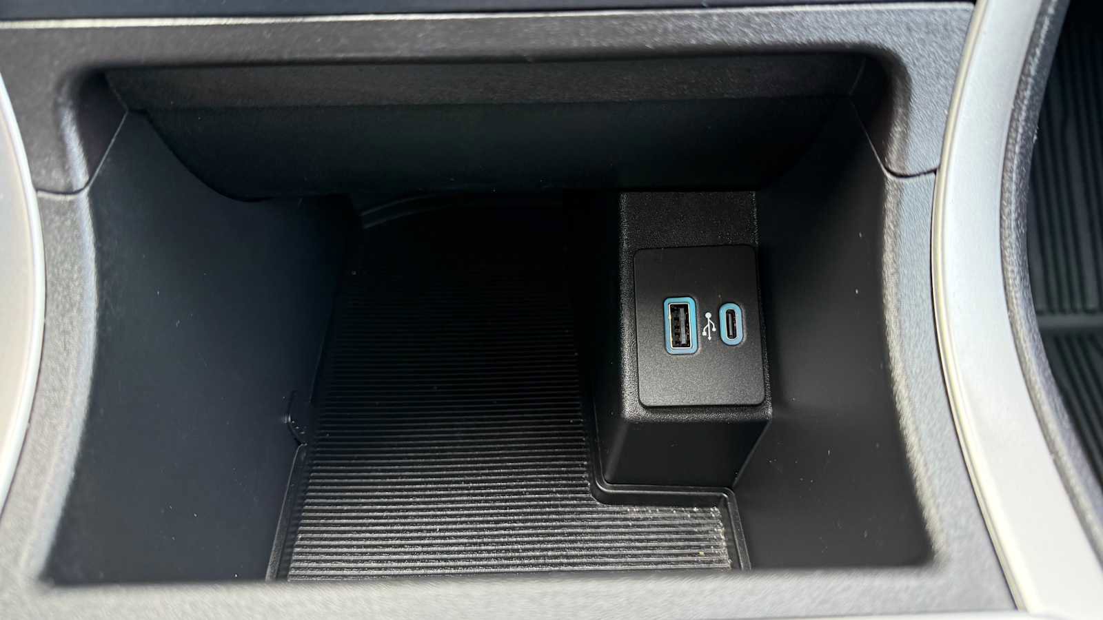 Used 2023 Ford Edge SEL image 25