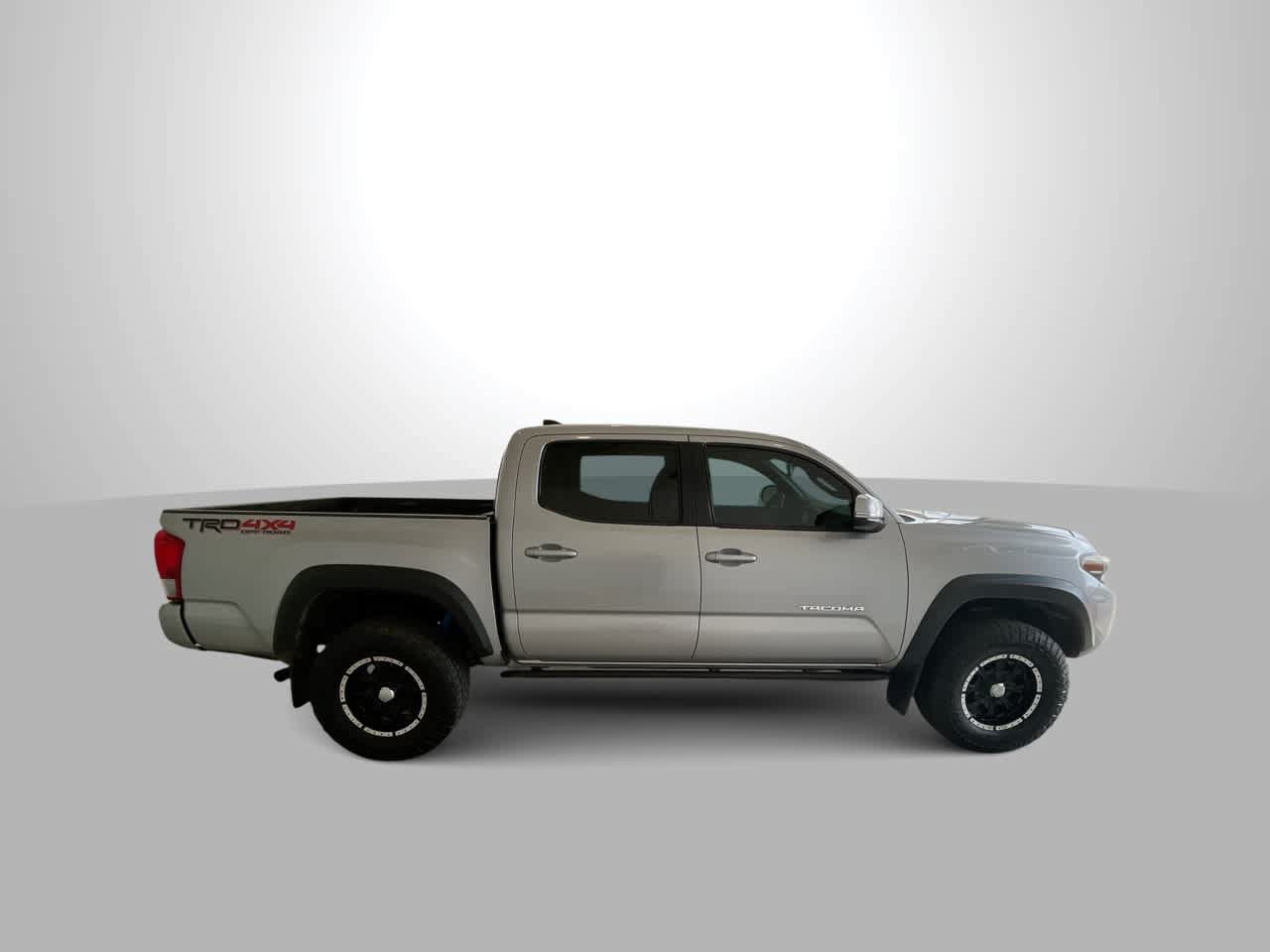 Used 2016 Toyota Tacoma TRD Off-Road w/ Premium & Technology Package AWD/4WD image 9