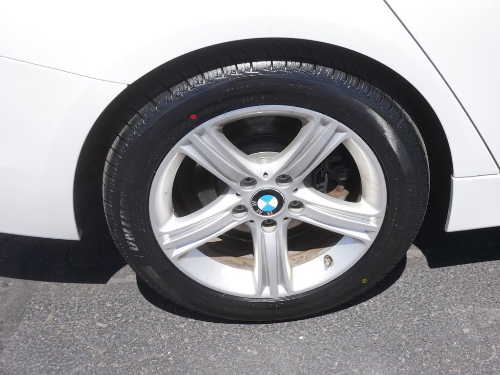 Used 2015 BMW 320i xDrive Sedan AWD/4WD image 8