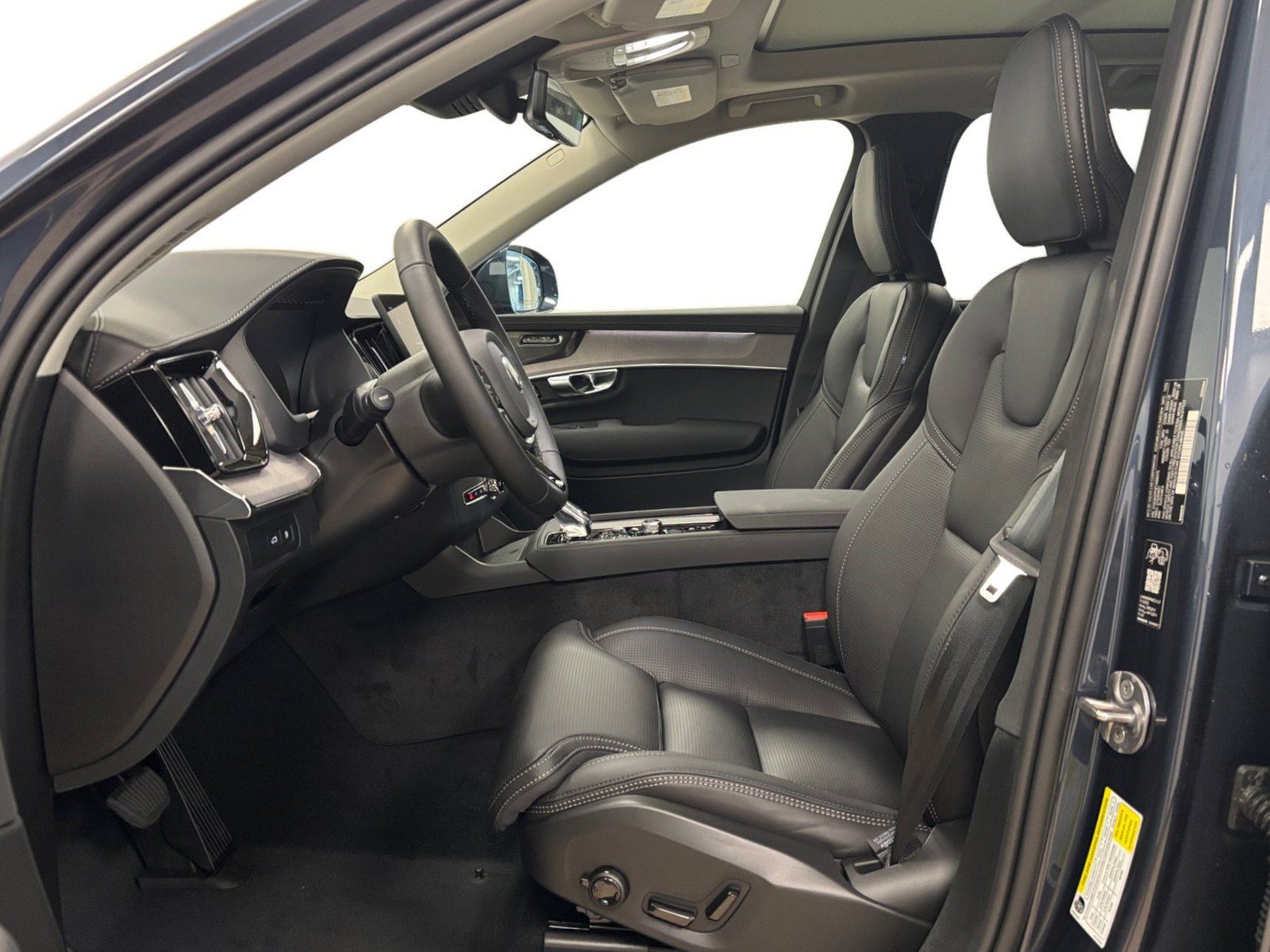 New 2026 Volvo XC90 T8 Ultra w/ Protection Package Premier AWD/4WD image 11