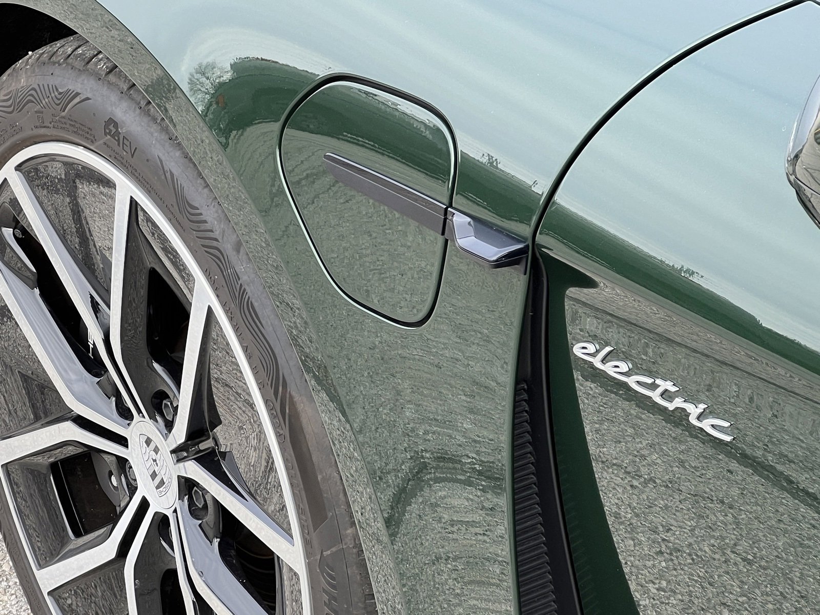 Certified 2025 Porsche Taycan image 11