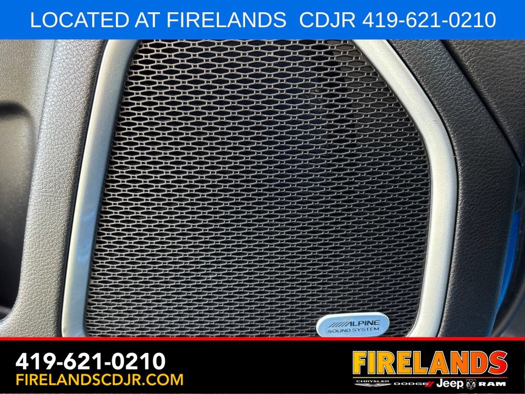 Used 2024 Jeep Compass Latitude w/ Sun and Sound Group AWD/4WD image 18