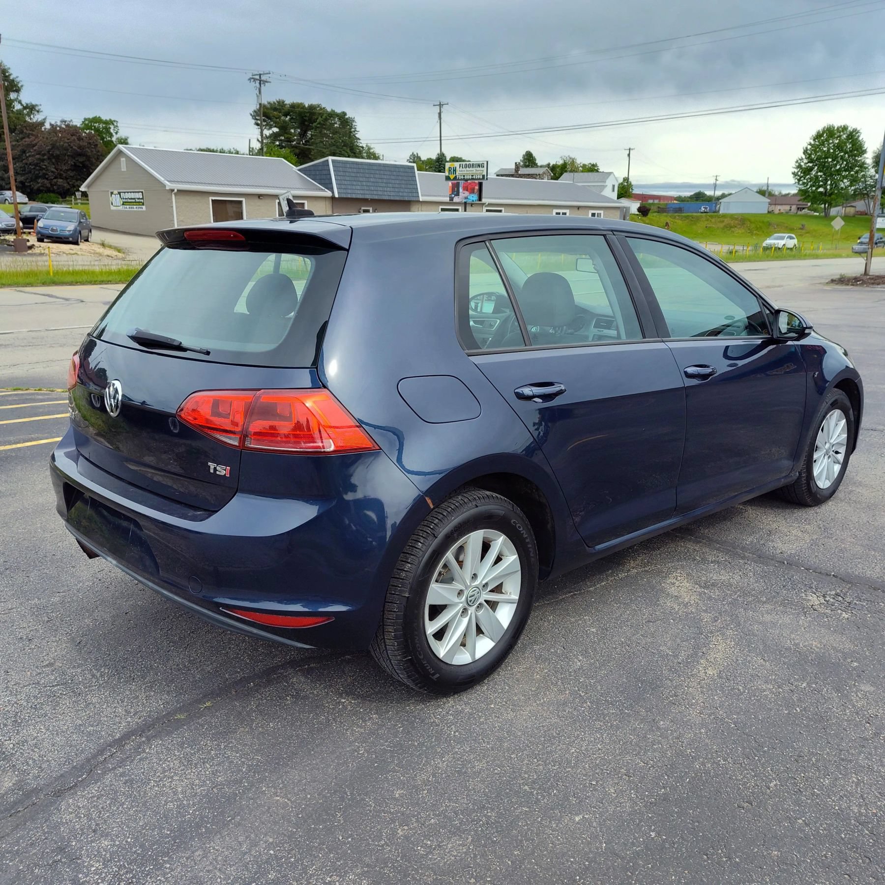 Used 2015 Volkswagen Golf S FWD image 5