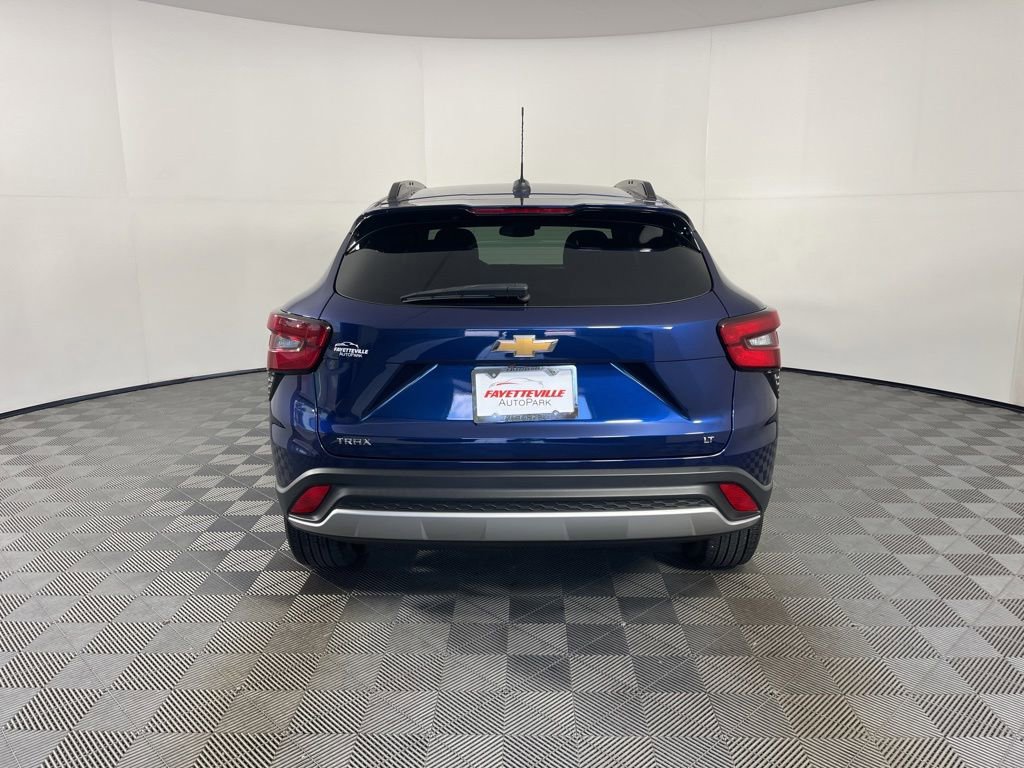 Certified 2024 Chevrolet Trax LT w/ Sunroof Package FWD image 10