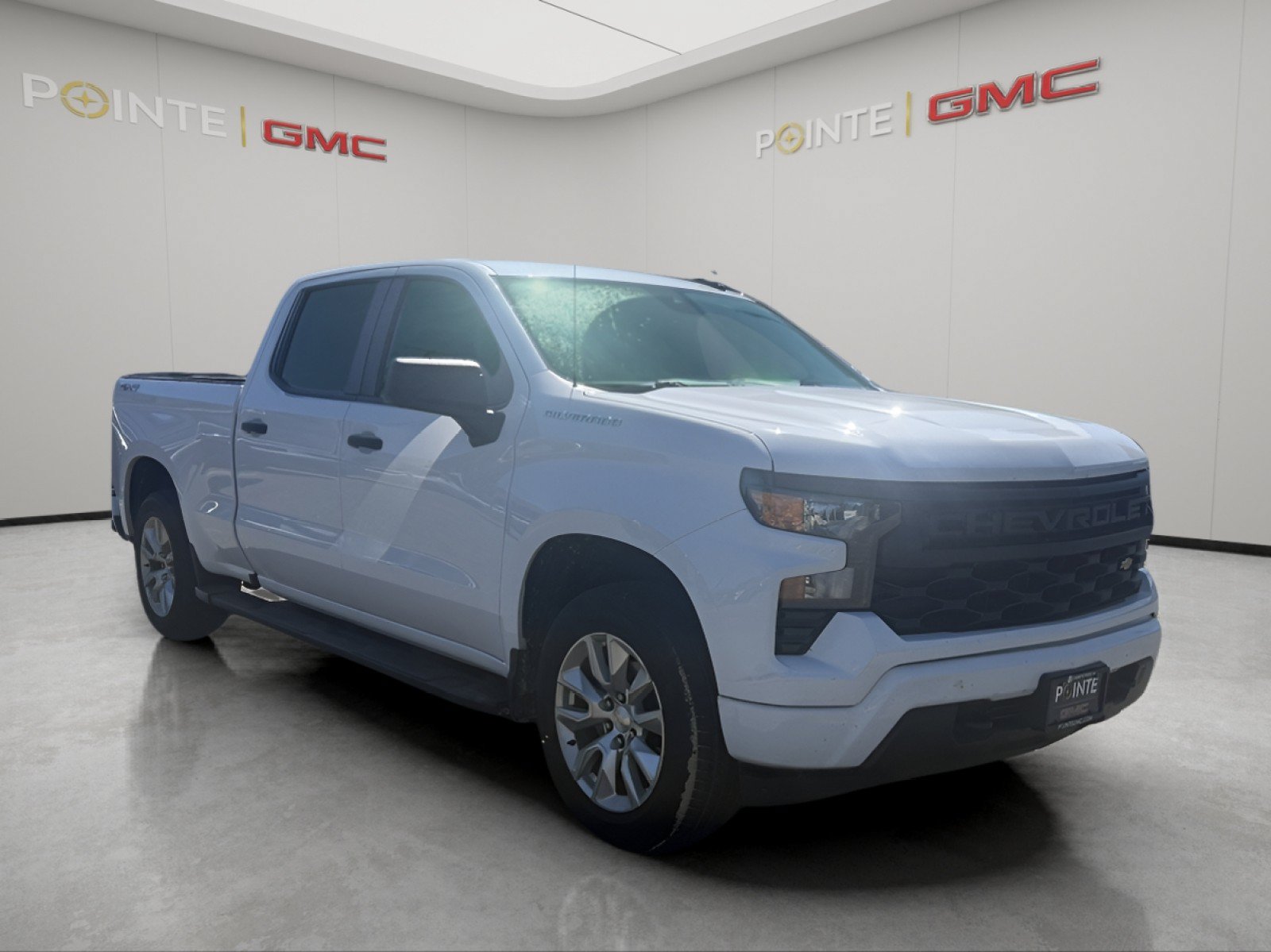 Used 2023 Chevrolet Silverado 1500 Custom AWD/4WD image 1