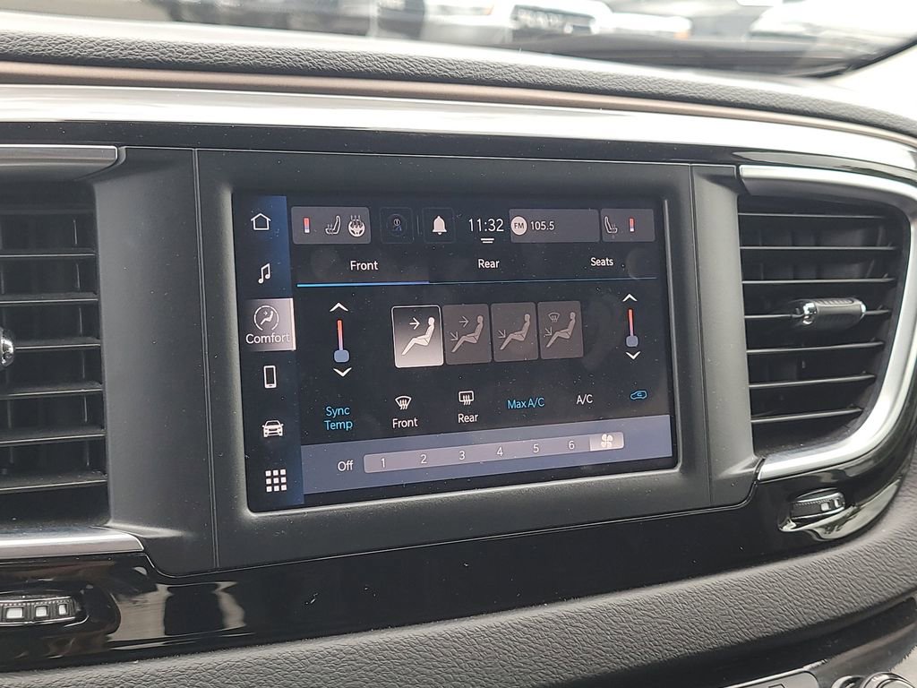 Used 2024 Chrysler Voyager LX image 21