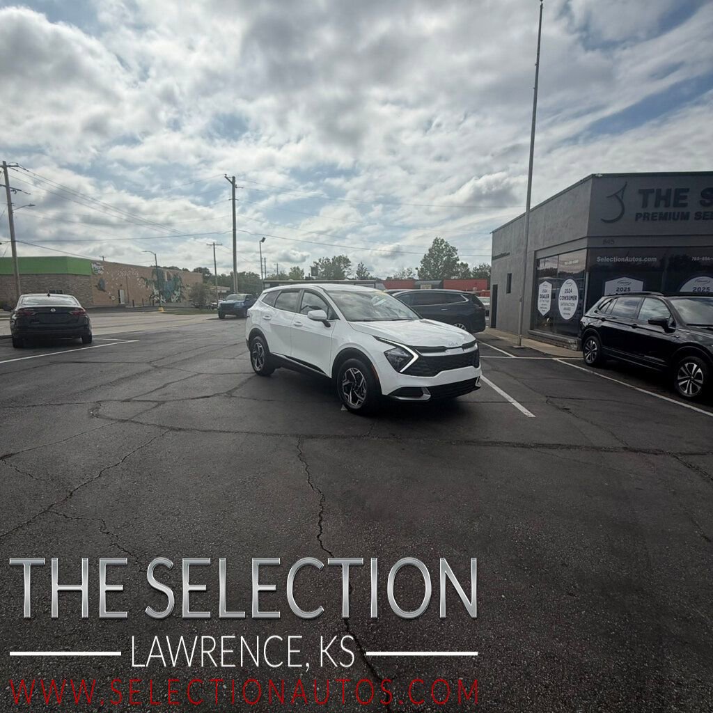 Used 2023 Kia Sportage LX FWD image 1