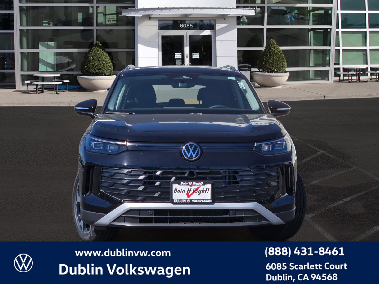 New 2026 Volkswagen Tiguan SE FWD image 2