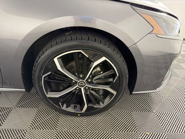 Used 2024 Nissan Altima 2.5 SR FWD image 23