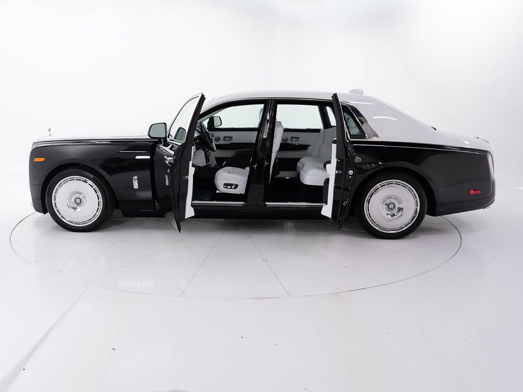 New 2026 Rolls-Royce Phantom Sedan RWD image 9