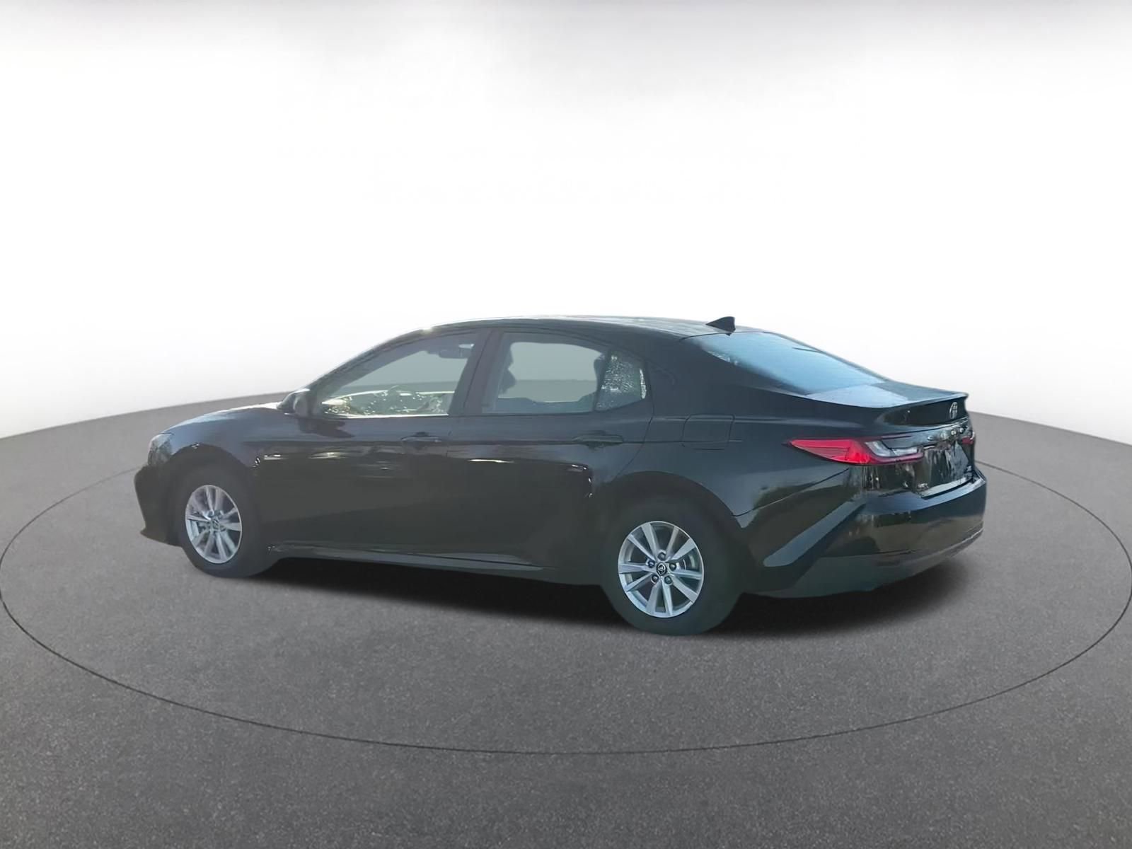 Used 2025 Toyota Camry LE image 10