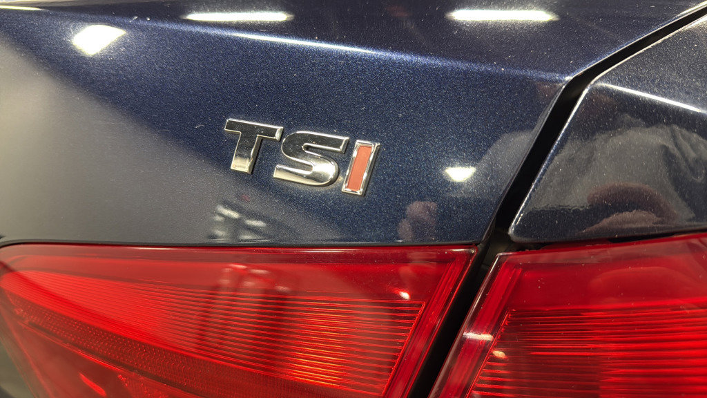 Used 2015 Volkswagen Passat 1.8T Wolfsburg Edition image 13