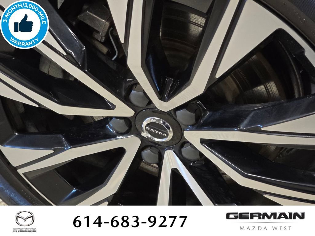 Used 2023 Volvo XC60 B5 Plus image 13