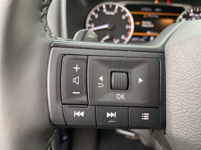 Used 2025 Nissan Rogue SV AWD/4WD image 19