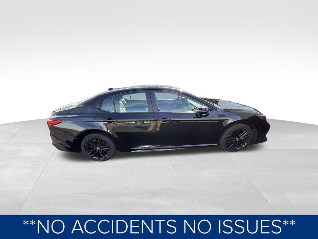 Used 2025 Toyota Camry SE image 3
