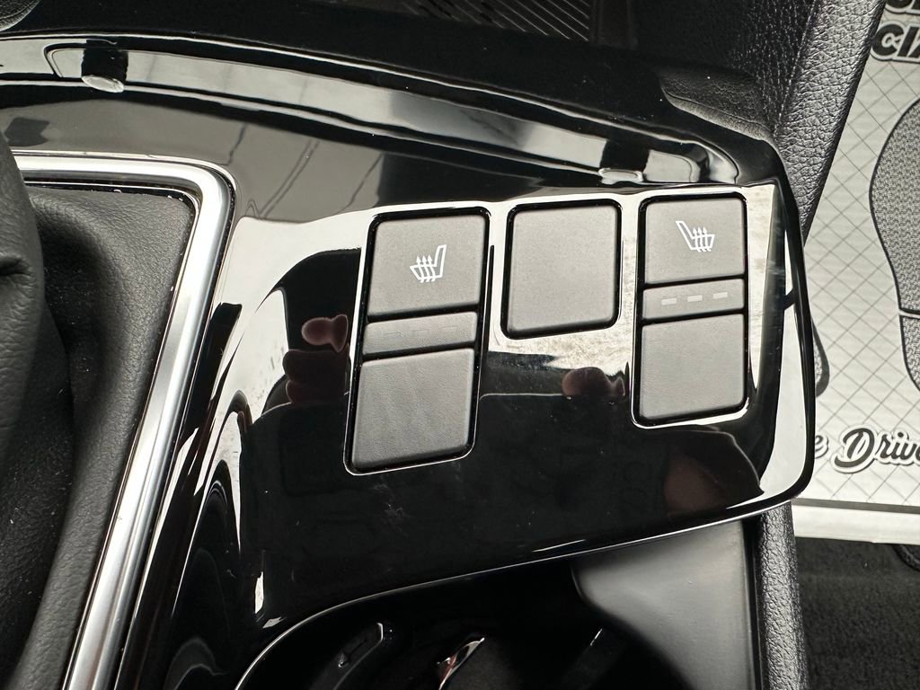 Used 2025 Kia Sportage EX image 8