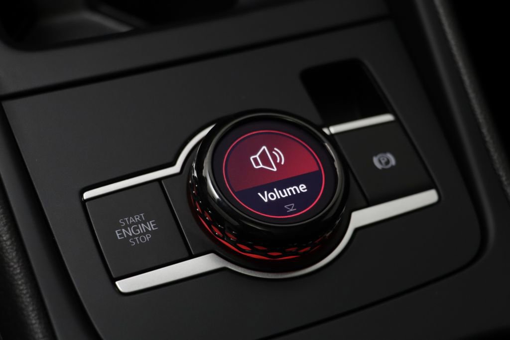 Used 2025 Volkswagen Tiguan SE w/ Panoramic Sunroof Package AWD/4WD image 11