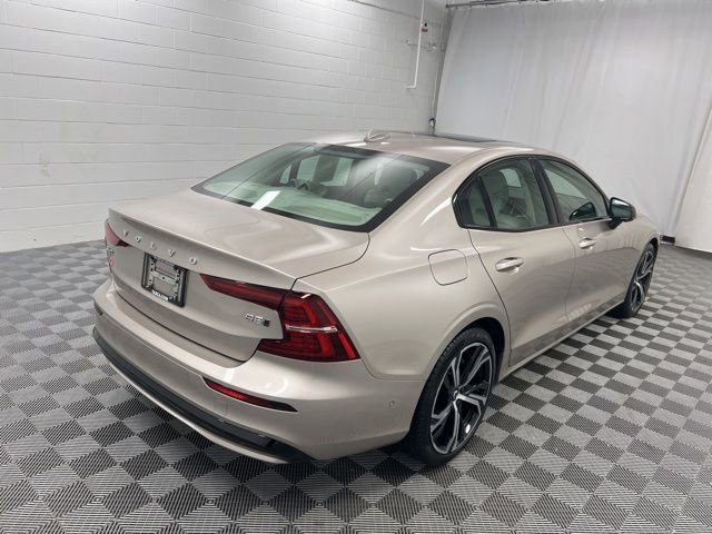 Used 2023 Volvo S60 B5 Plus image 5