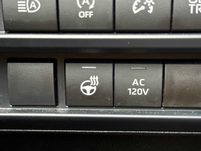 Used 2025 Toyota Tundra Limited AWD/4WD image 35