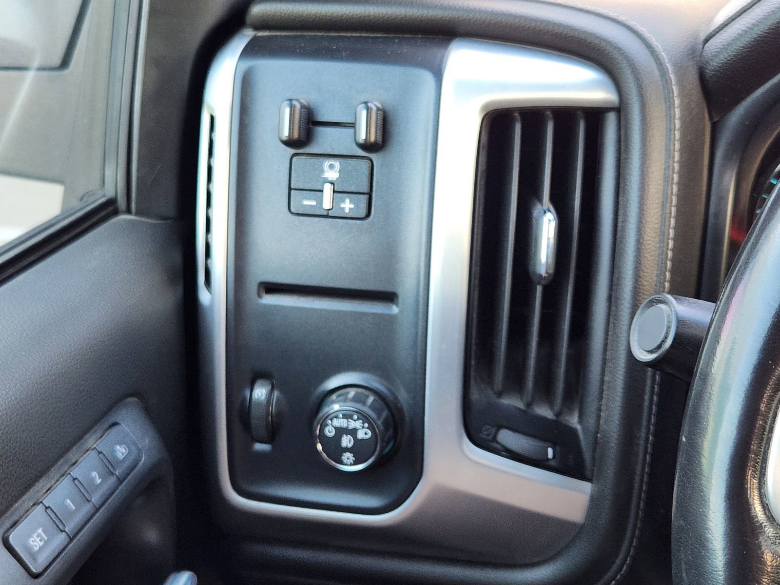 Used 2018 GMC Sierra 1500 SLT w/ Enhanced Driver Alert Package image 25