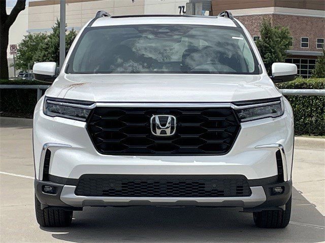 Certified 2025 Honda Pilot Touring image 8