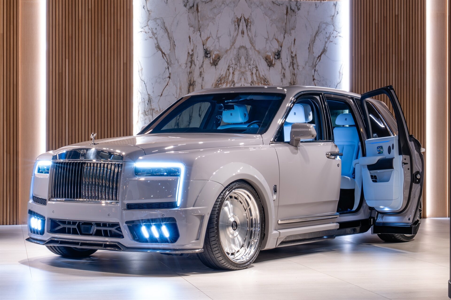 Used 2026 Rolls-Royce Cullinan AWD/4WD image 2