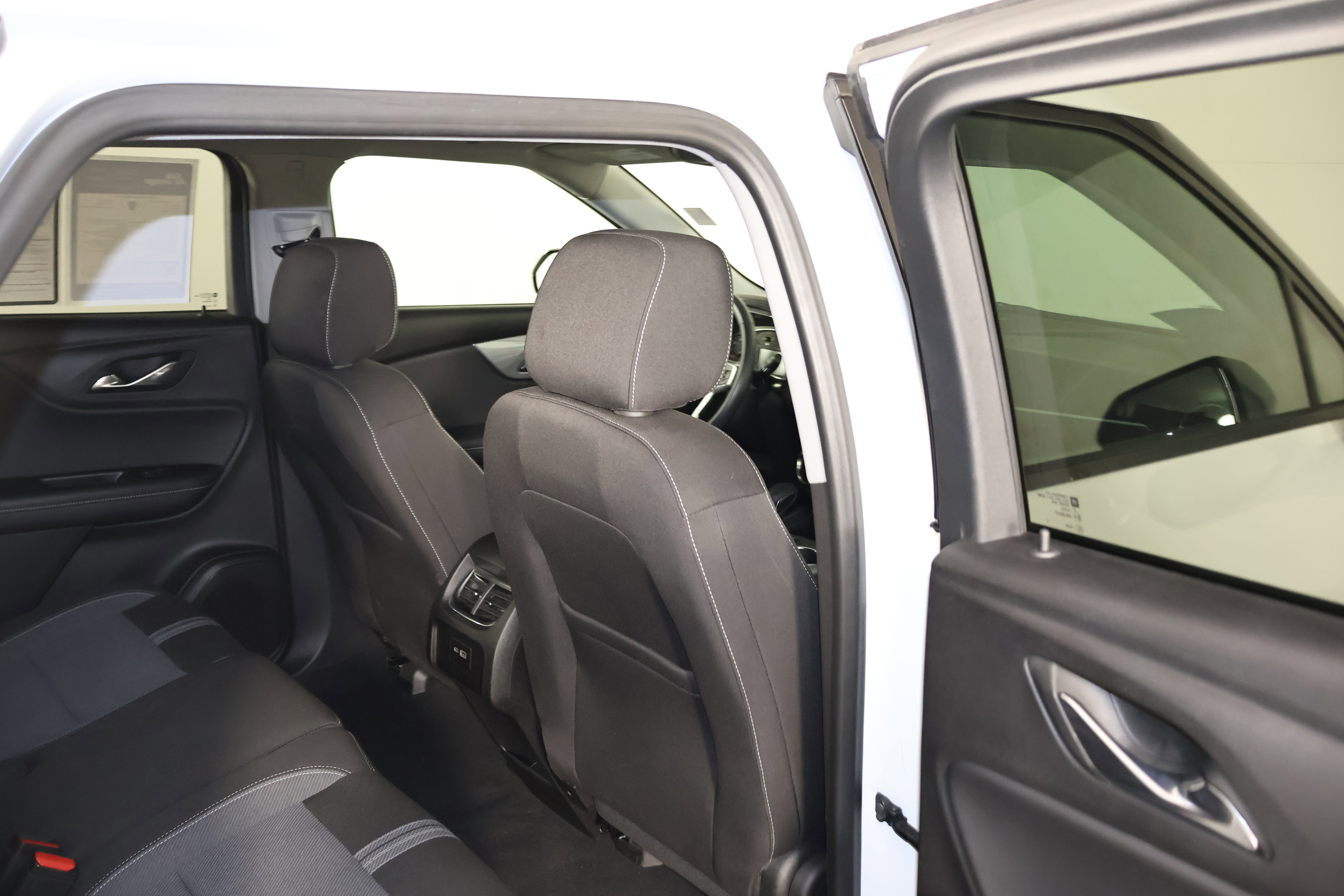 Used 2025 Chevrolet Blazer LT image 43